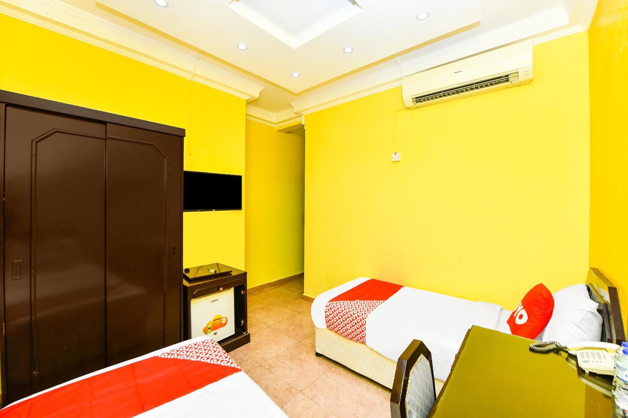 Oyo 137 Marina Hotel Muscat Exterior photo